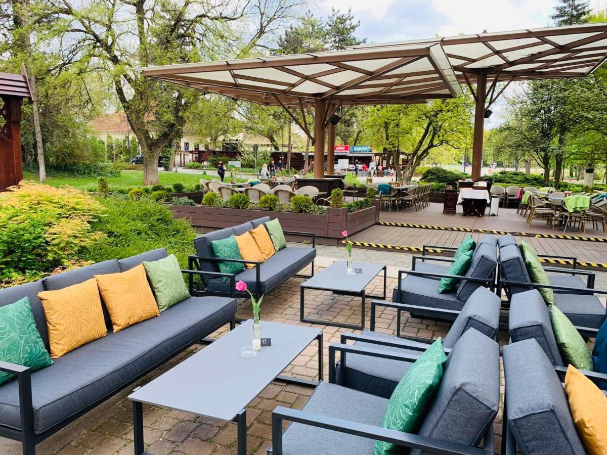 Villa Hotel Дебрецен Екстериор снимка